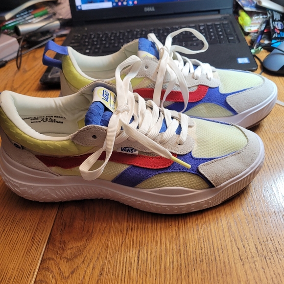 Ladies Sneakers - Picture 2 of 7